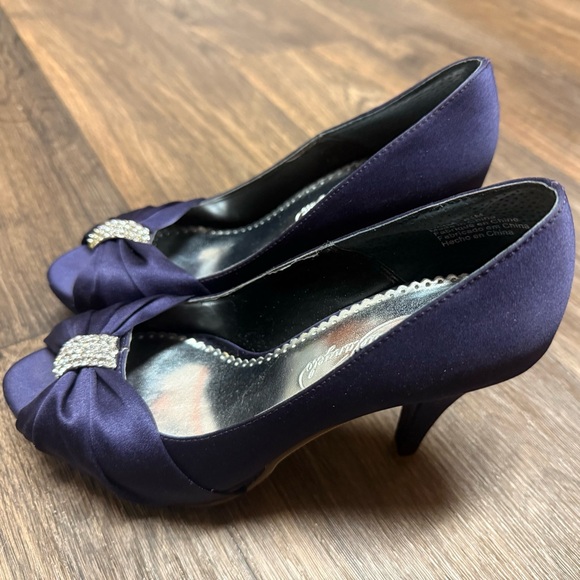 Elegant Purple Michealangelo Diana Lapis Peep-Toe Heels with crystal accent - Picture 2 of 2